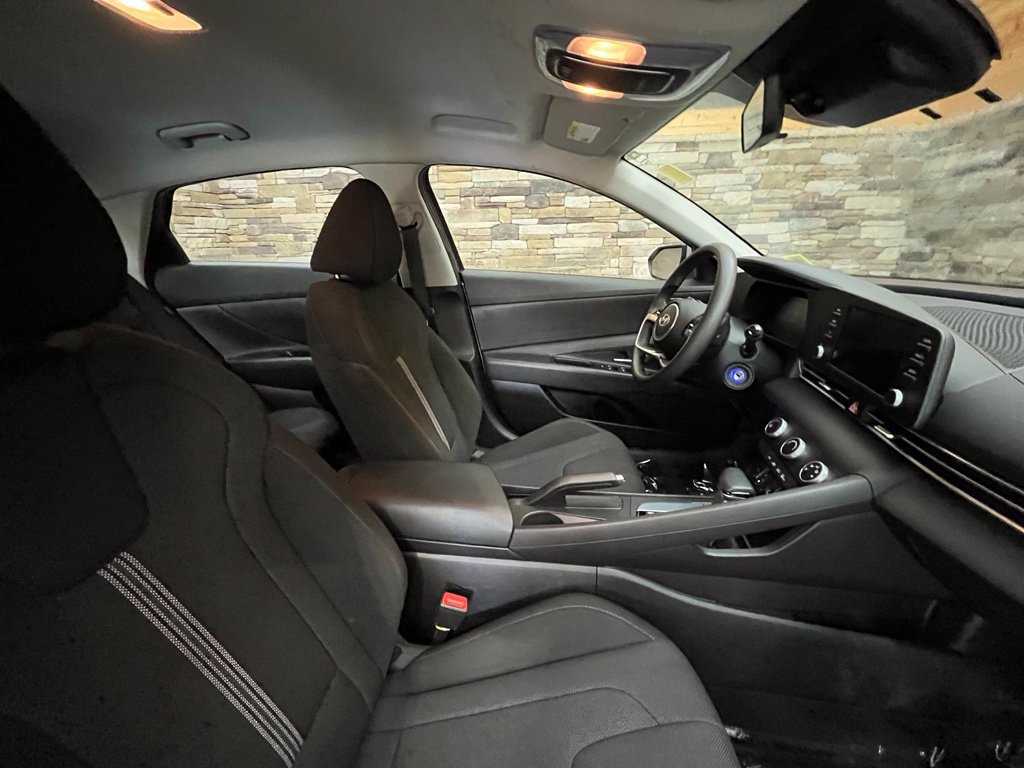 Certified 2024 Hyundai Elantra SE FWD image 27