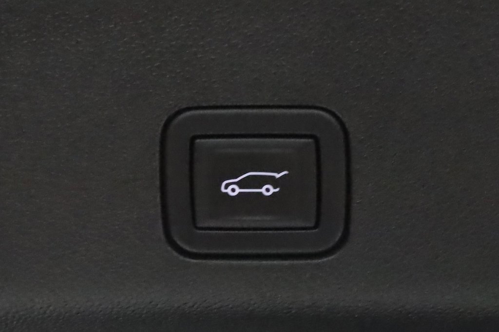 Used 2025 Cadillac Escalade V image 9