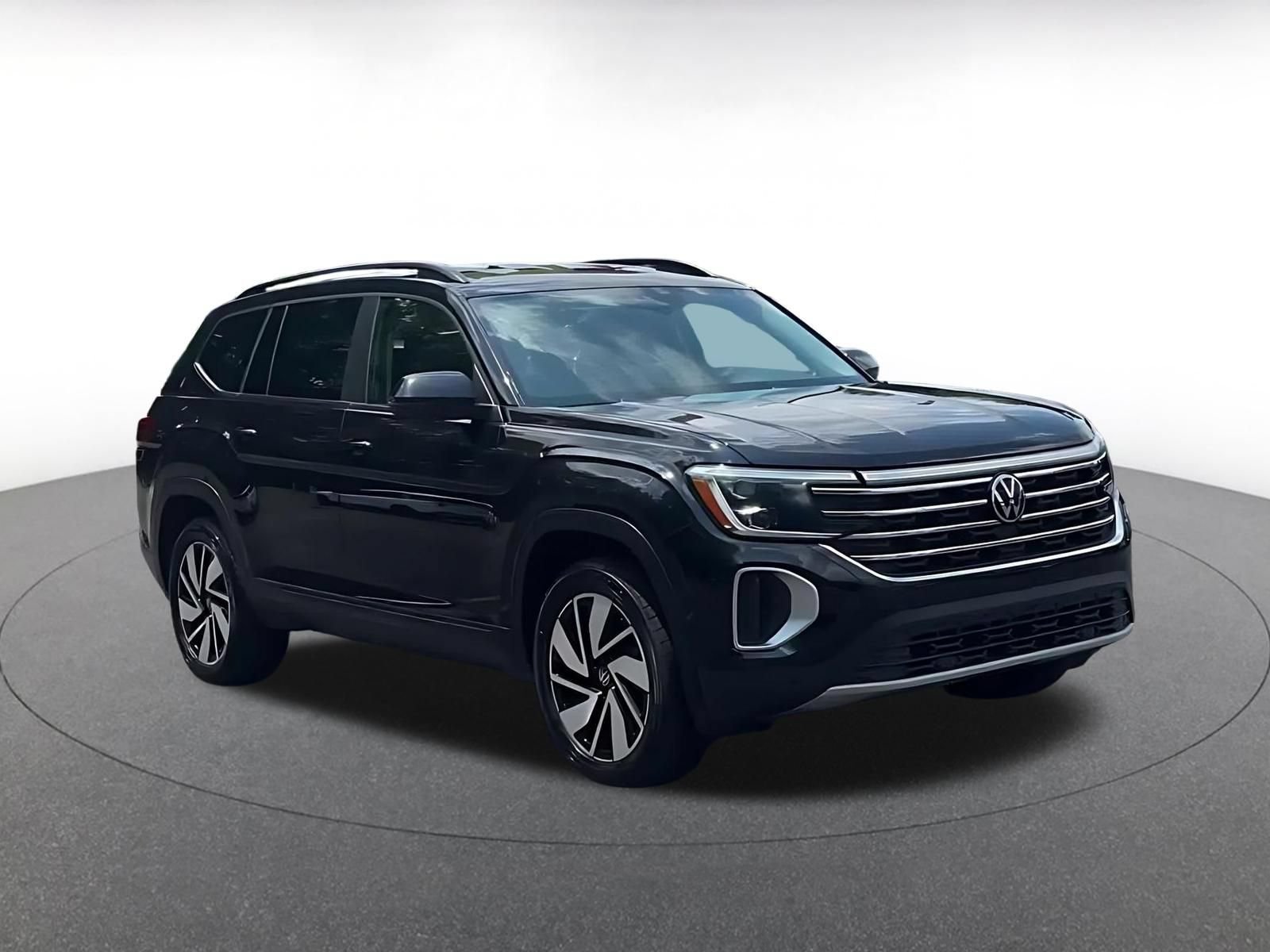 Used 2024 Volkswagen Atlas SE AWD/4WD image 2