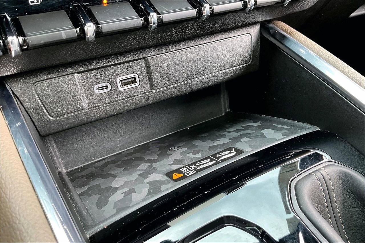 Used 2024 GMC Canyon Denali AWD/4WD image 18