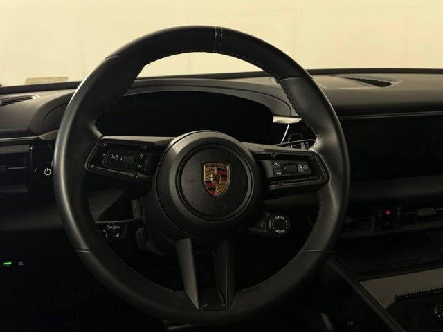 Used 2025 Porsche Macan 4S Electric AWD/4WD image 24
