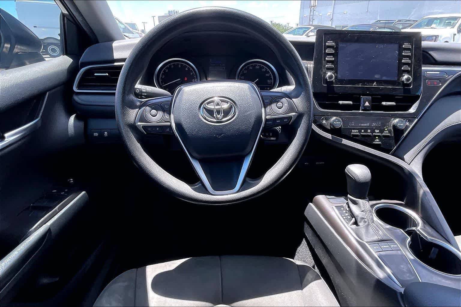 Used 2022 Toyota Camry LE FWD image 14