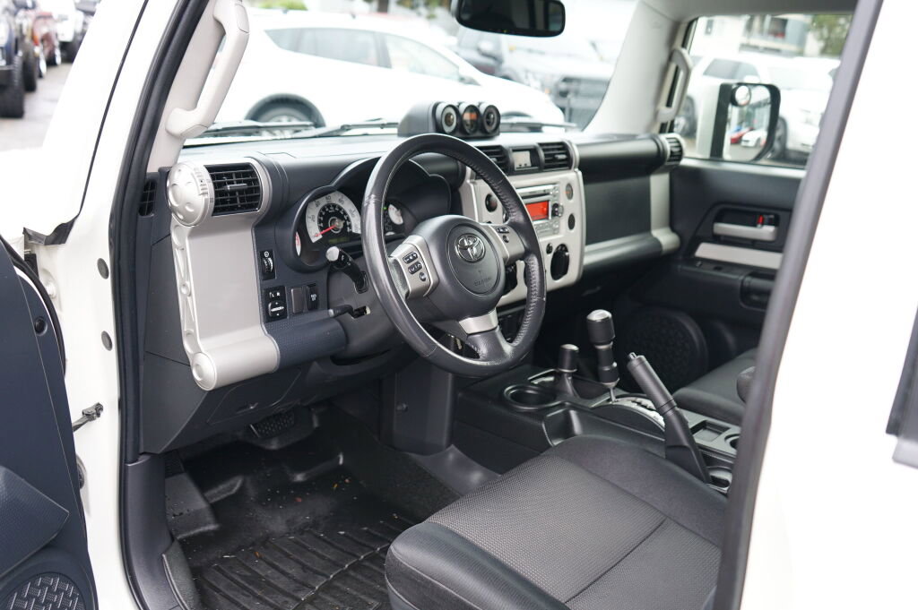 Used 2014 Toyota FJ Cruiser 4WD image 10