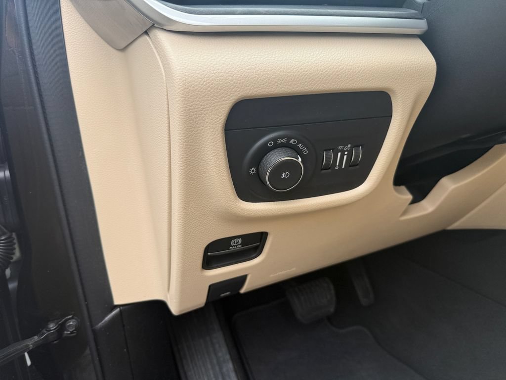 Used 2021 Jeep Grand Cherokee L Limited RWD image 18