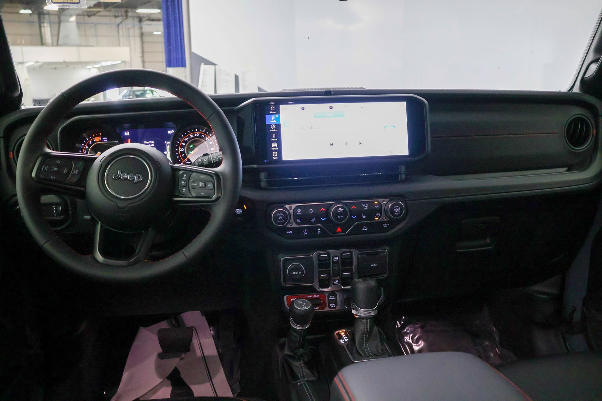 Used 2024 Jeep Wrangler Unlimited Rubicon w/ Dual Top Group AWD/4WD image 27
