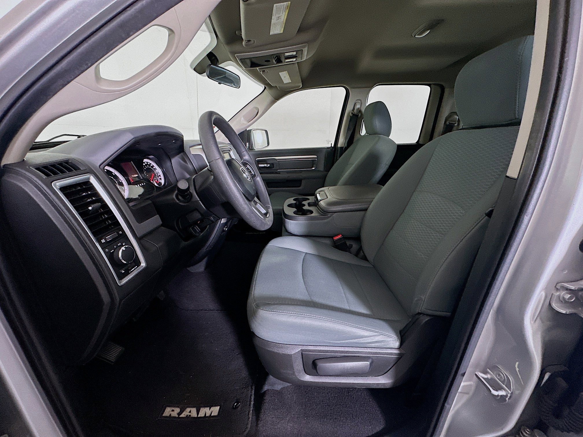 Used 2018 RAM 1500 Classic SLT image 13