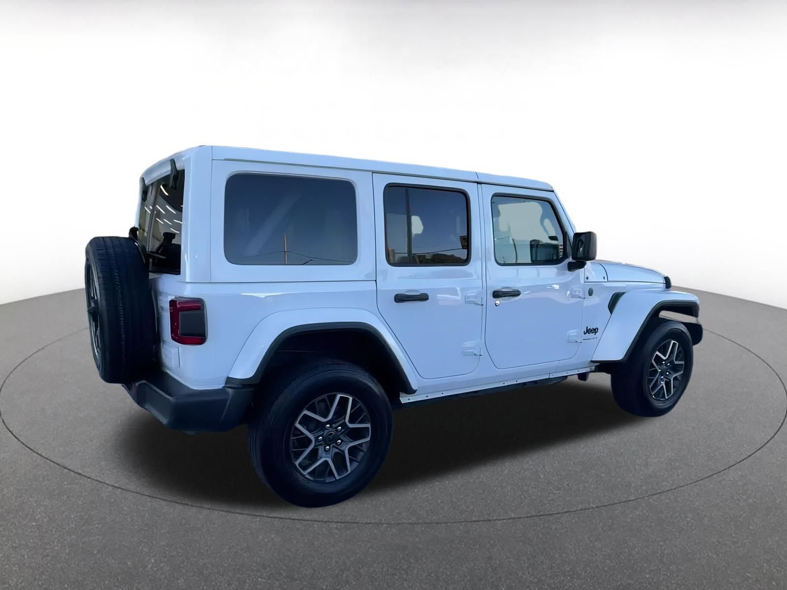 Used 2025 Jeep Wrangler Sahara image 12