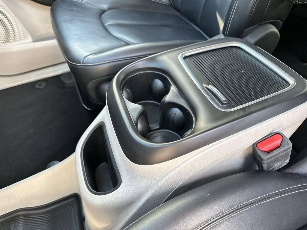 Used 2023 Chrysler Pacifica Touring-L image 22