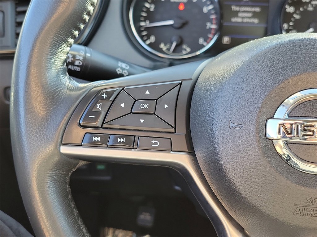 Used 2018 Nissan Rogue SV w/ Premium Package image 5