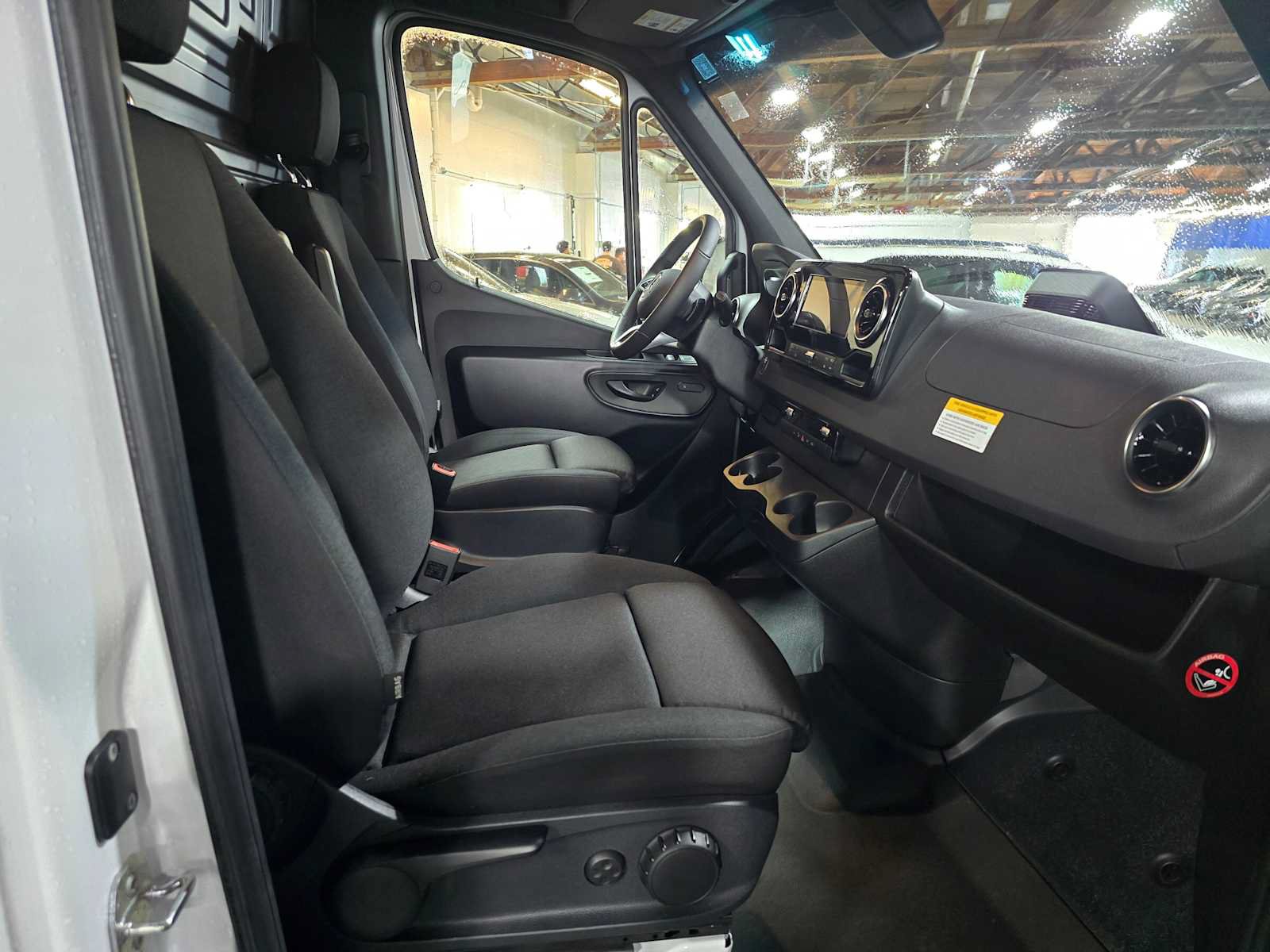 Used 2025 Mercedes-Benz Sprinter 2500 image 11