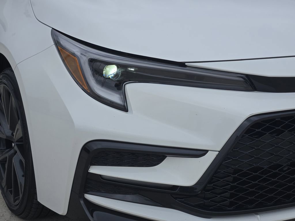 Used 2025 Toyota Corolla SE w/ SE Premium Package image 9