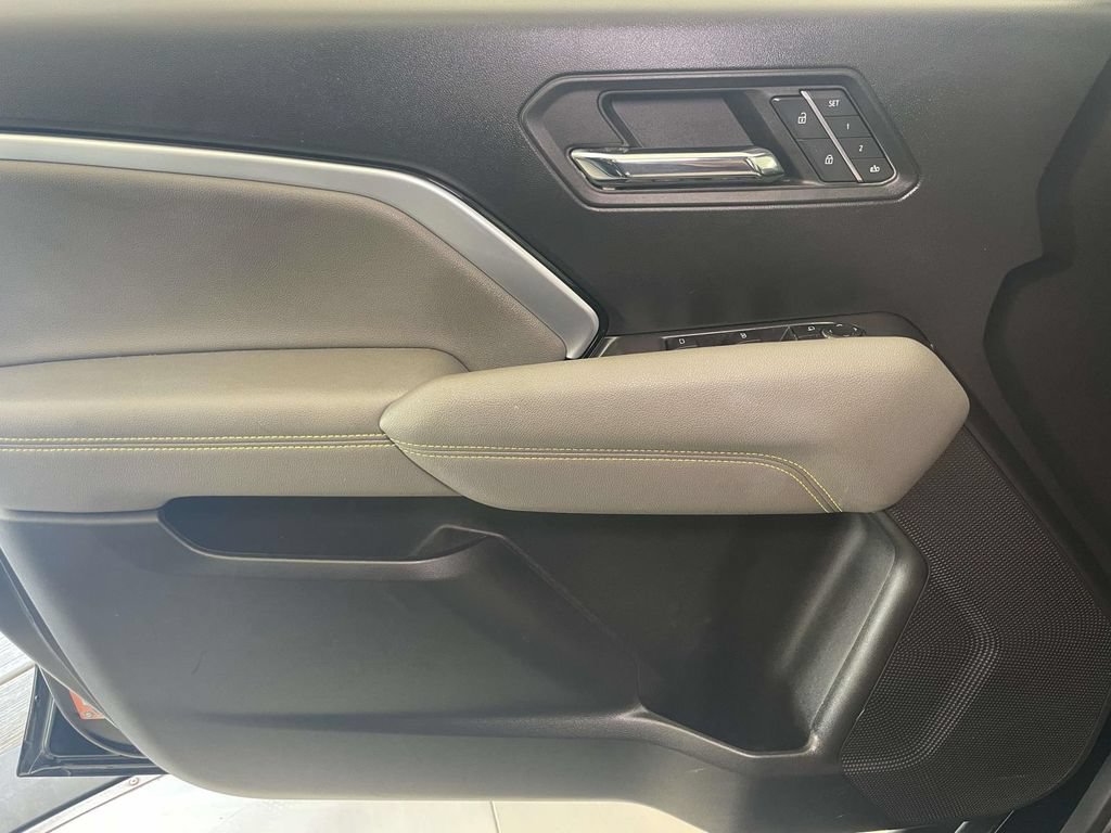 Used 2023 Chevrolet Colorado ZR2 w/ ZR2 Convenience Package III AWD/4WD image 28