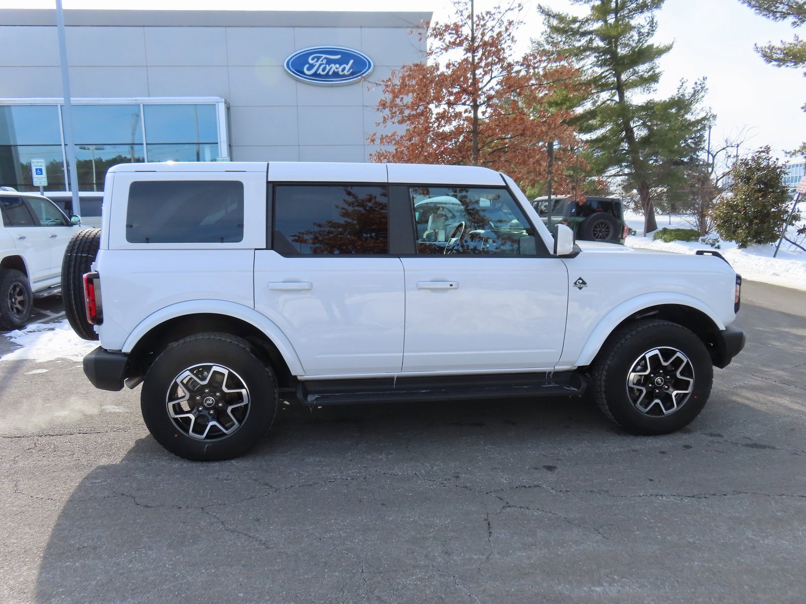 Used 2025 Ford Bronco Outer Banks image 4