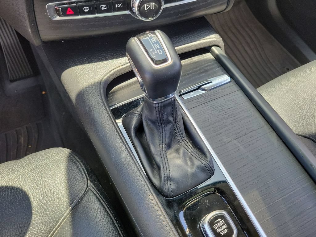 Used 2020 Volvo XC90 T6 Momentum AWD/4WD image 13