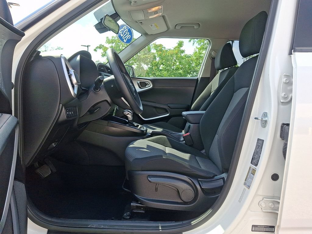 Used 2023 Kia Soul LX w/ Option Group 015 FWD image 15