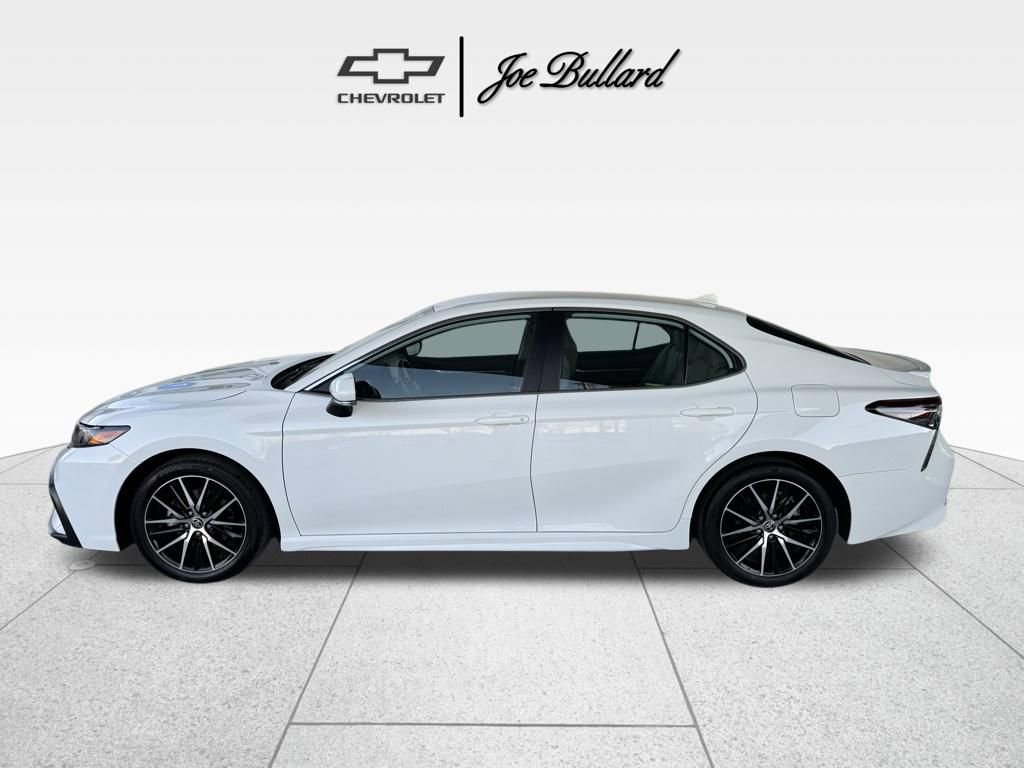 Used 2023 Toyota Camry SE FWD image 5