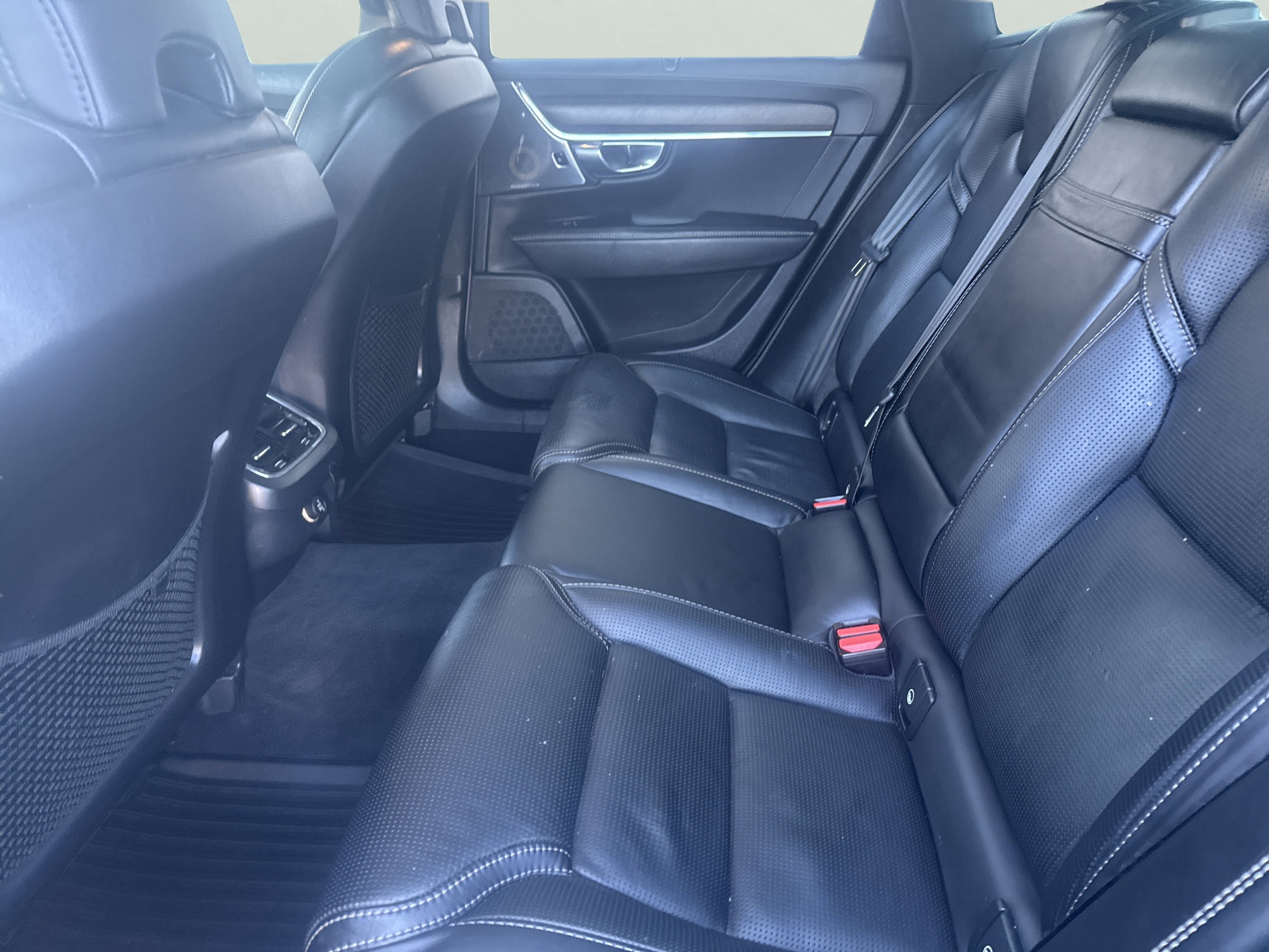 Used 2020 Volvo V90 T6 Cross Country image 12