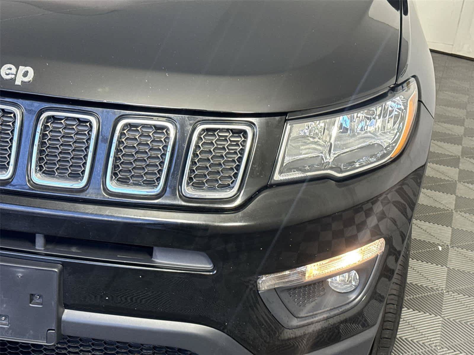 Used 2019 Jeep Compass Latitude w/ Cold Weather Group AWD/4WD image 7