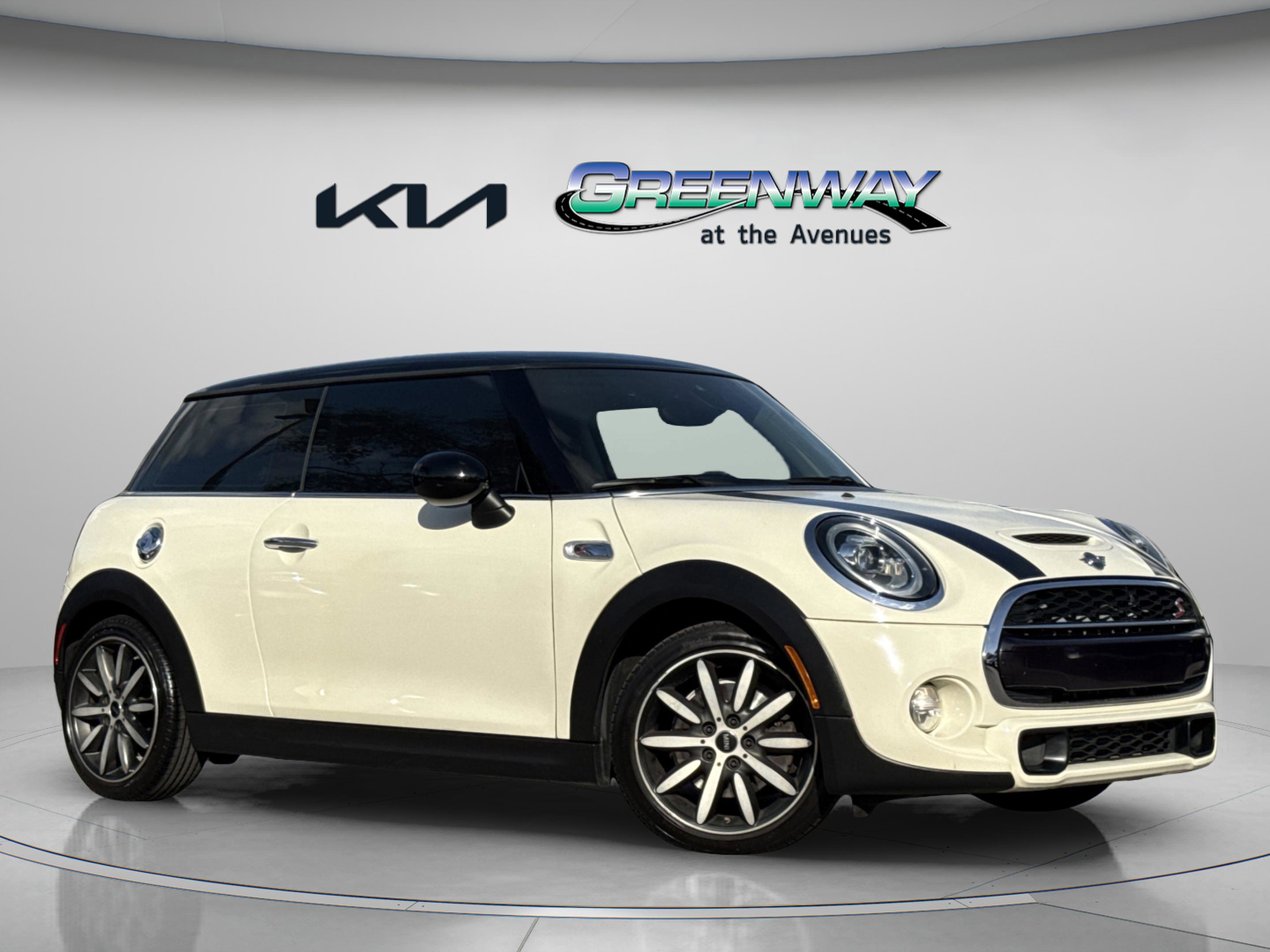 Used 2019 MINI Cooper S image 1