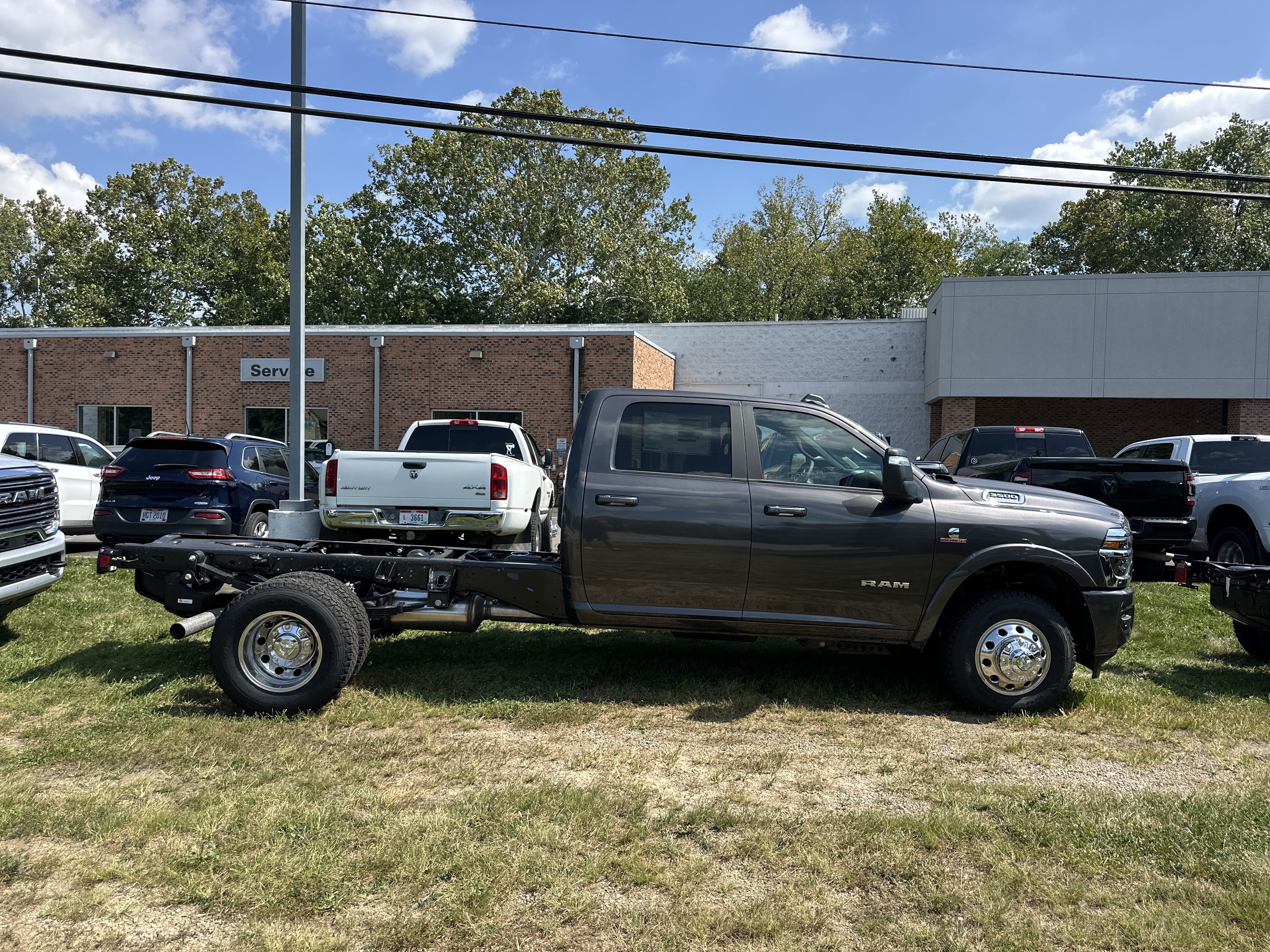 New 2027 RAM 3500 Big Horn w/ Laramie Trim Package AWD/4WD image 19