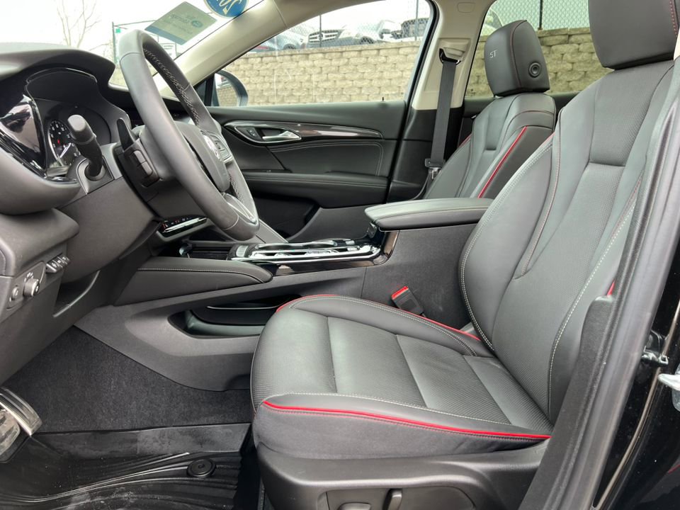 Used 2023 Buick Envision Essence w/ Technology Package I image 3