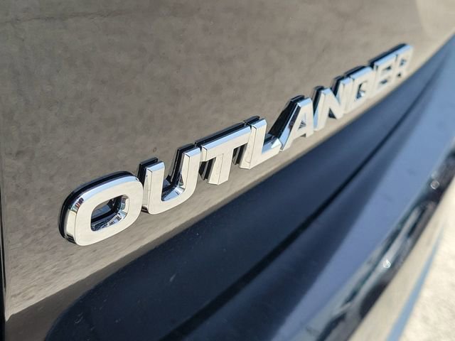 New 2025 Mitsubishi Outlander SE image 9