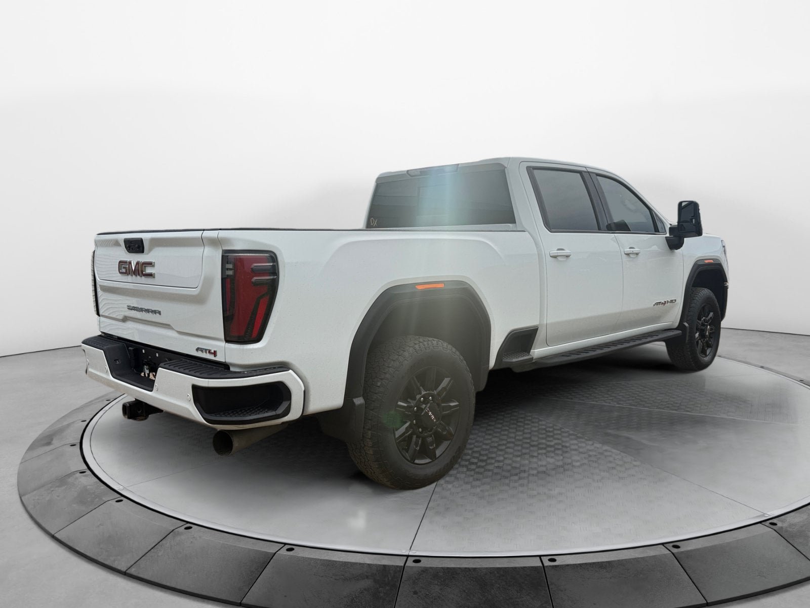 Used 2024 GMC Sierra 2500 AT4 w/ AT4 Premium Plus Package AWD/4WD image 5