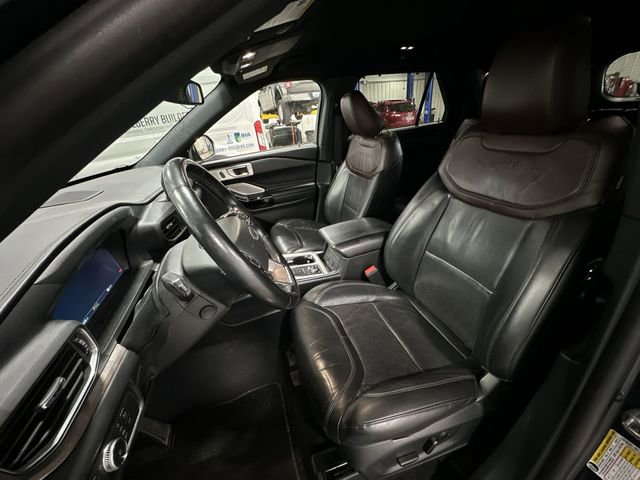 Used 2022 Ford Explorer Platinum w/ Equipment Group 601A AWD/4WD image 17