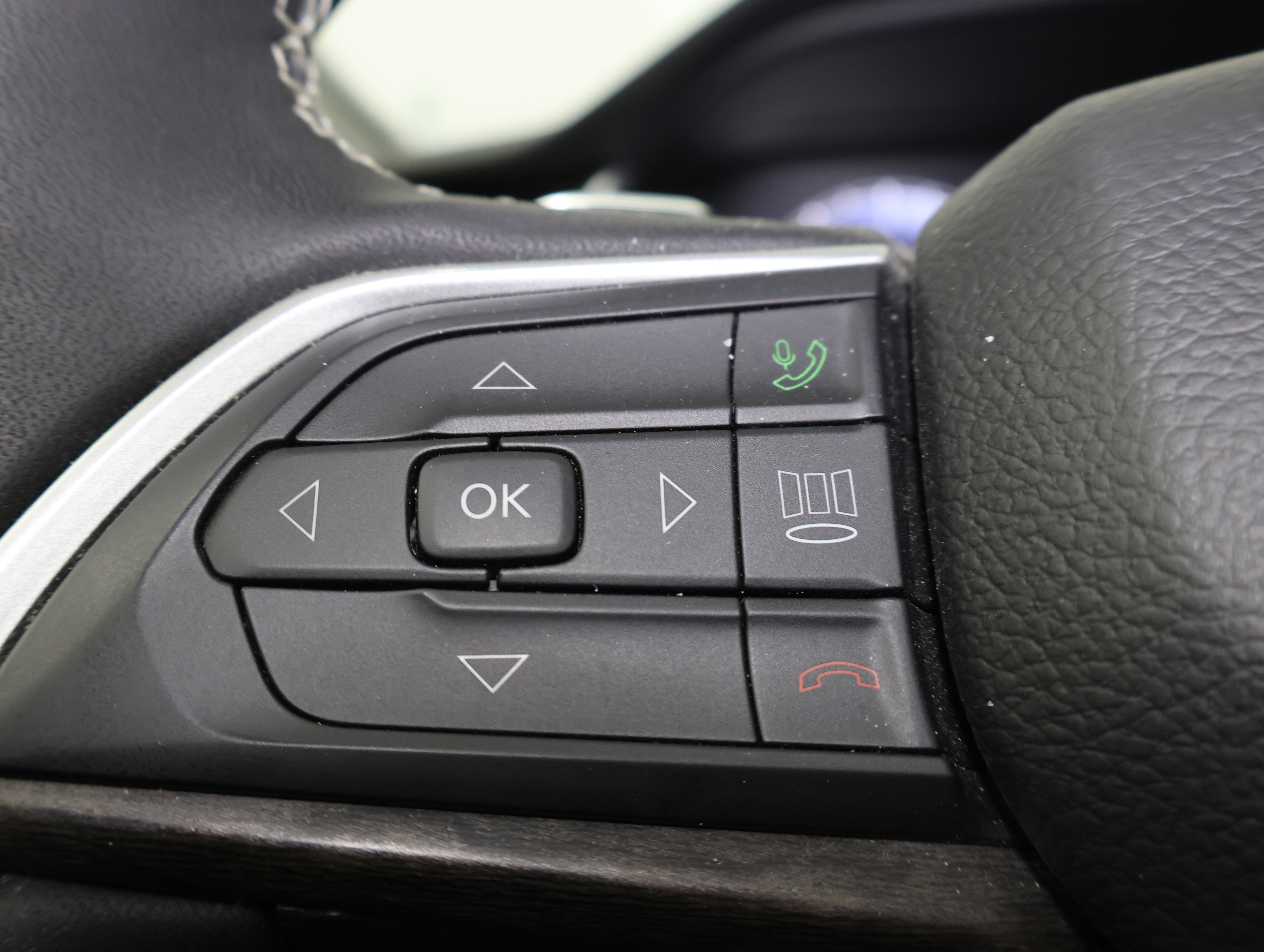 Used 2023 Jeep Grand Cherokee Limited image 16