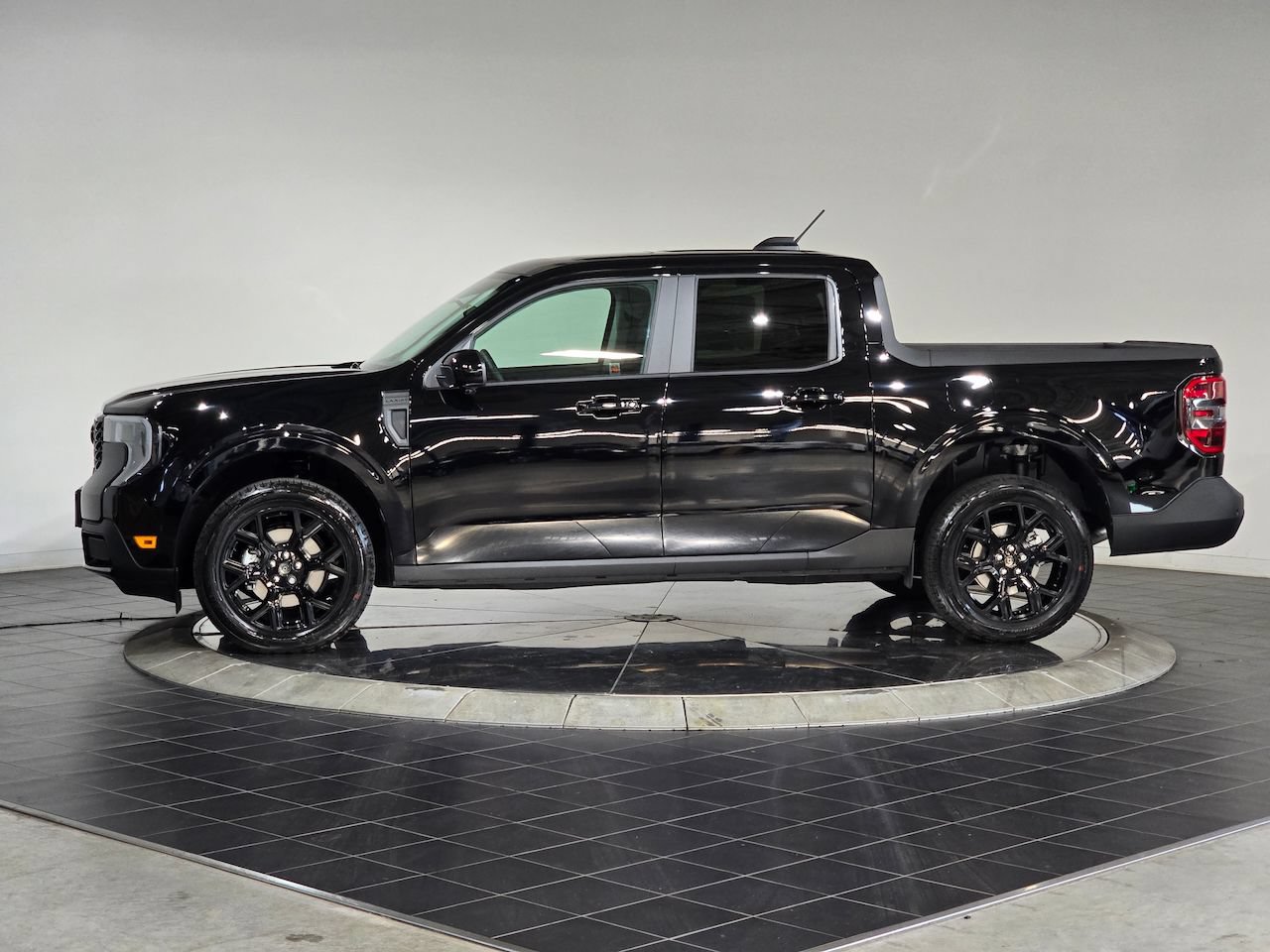 New 2025 Ford Maverick Lariat w/ Black Appearance Package AWD/4WD image 8