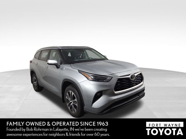 Used 2025 Toyota Highlander XLE AWD/4WD image 4