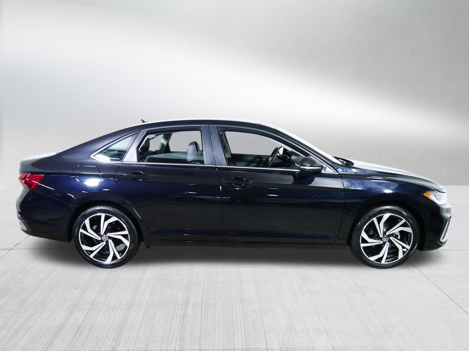 Certified 2025 Volkswagen Jetta SEL FWD image 8