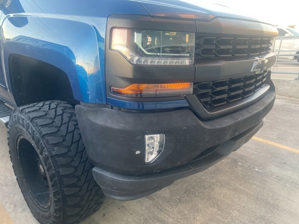 Used 2018 Chevrolet Silverado 1500 LT w/ Texas Edition image 16