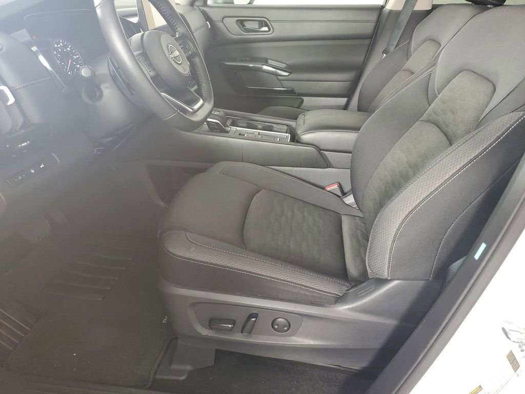 Used 2025 Nissan Pathfinder SV FWD image 11