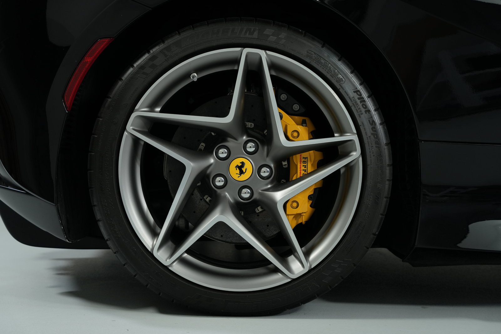 Used 2022 Ferrari F8 Spider RWD image 16