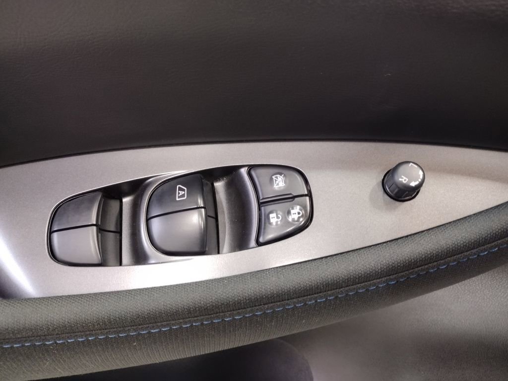 Used 2023 Nissan Leaf S image 18