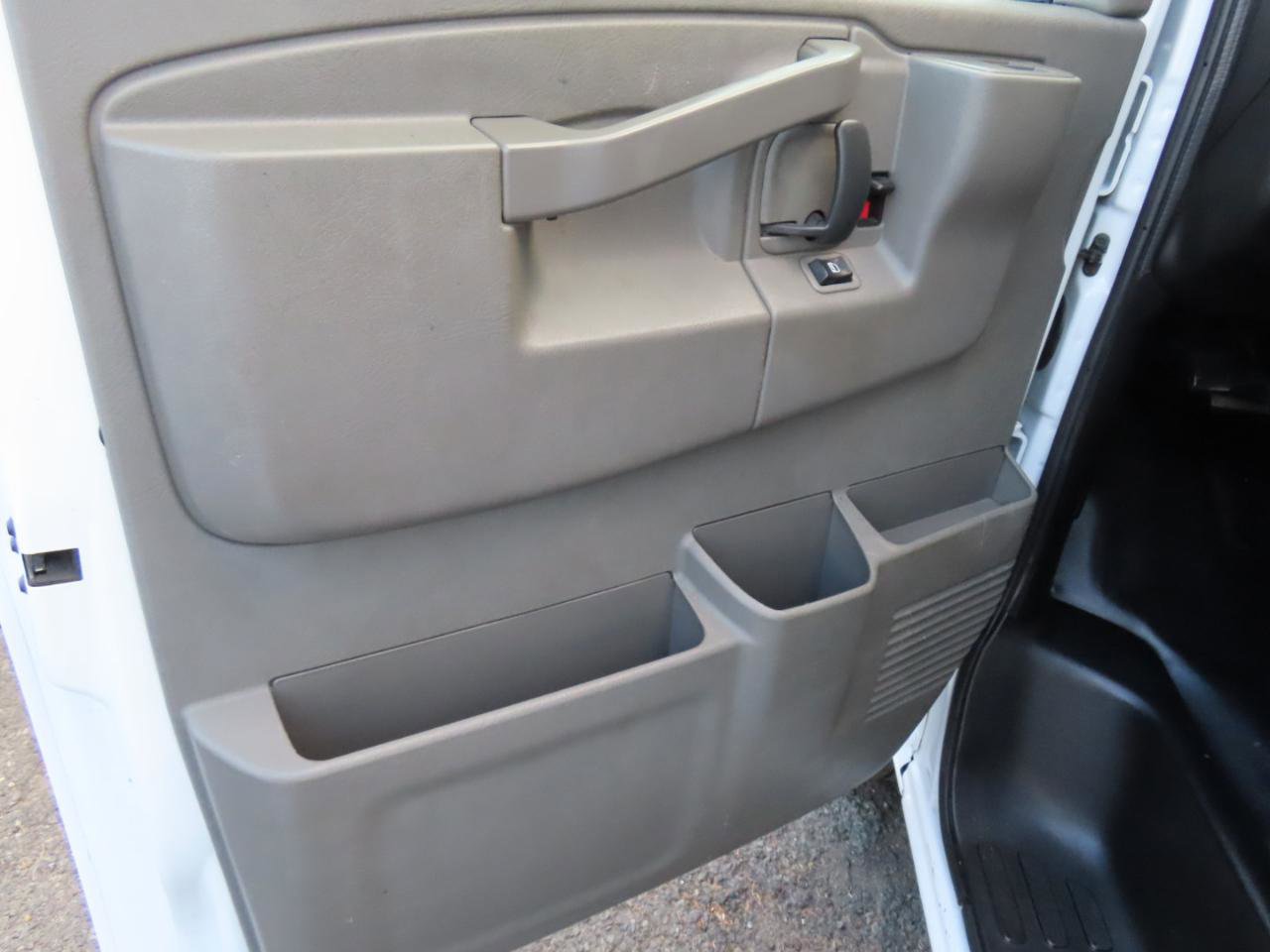 Used 2022 Chevrolet Express 3500 w/ Power Convenience Package RWD image 6