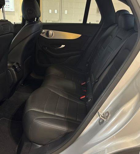 Used 2019 Mercedes-Benz GLC 300 image 4