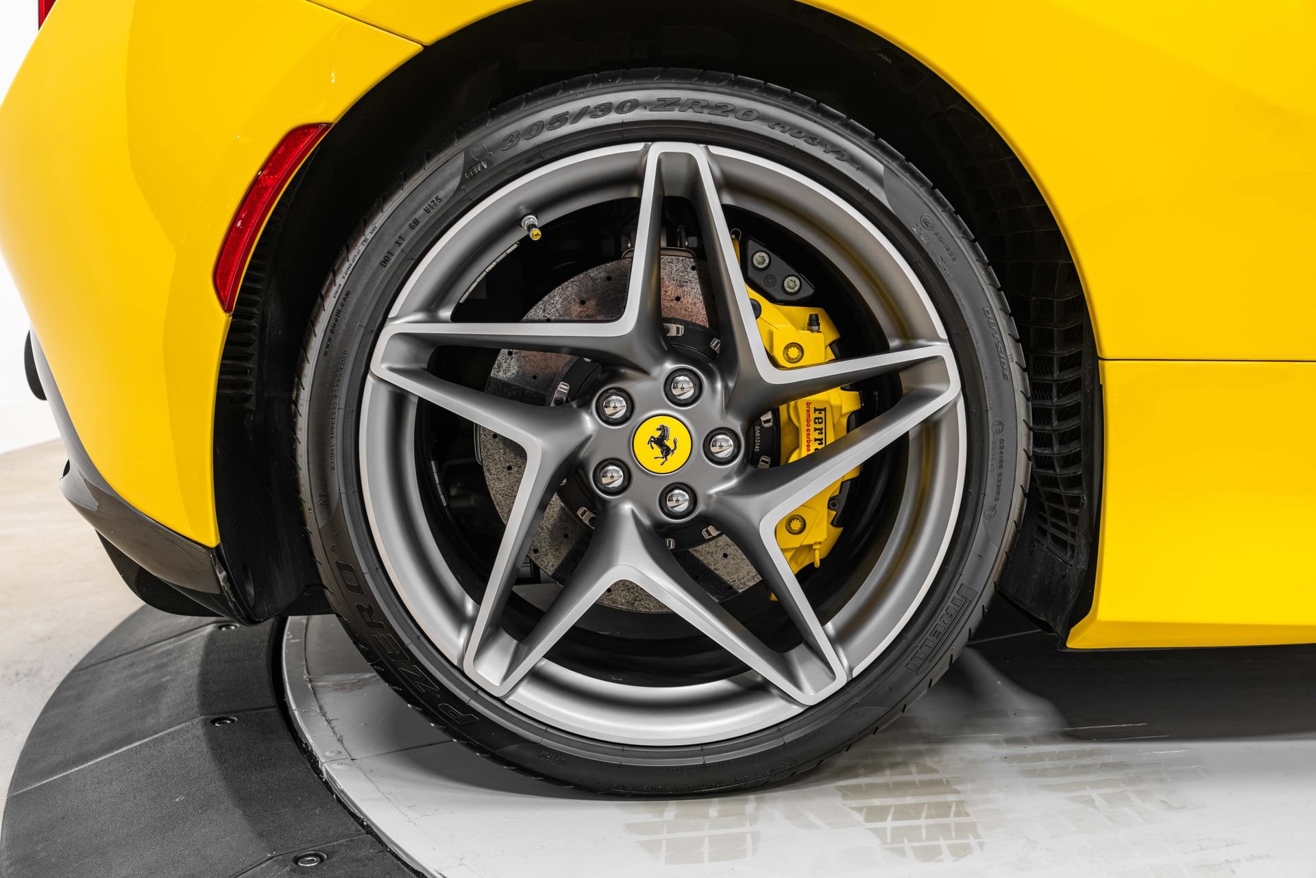 Certified 2022 Ferrari F8 Tributo RWD image 16