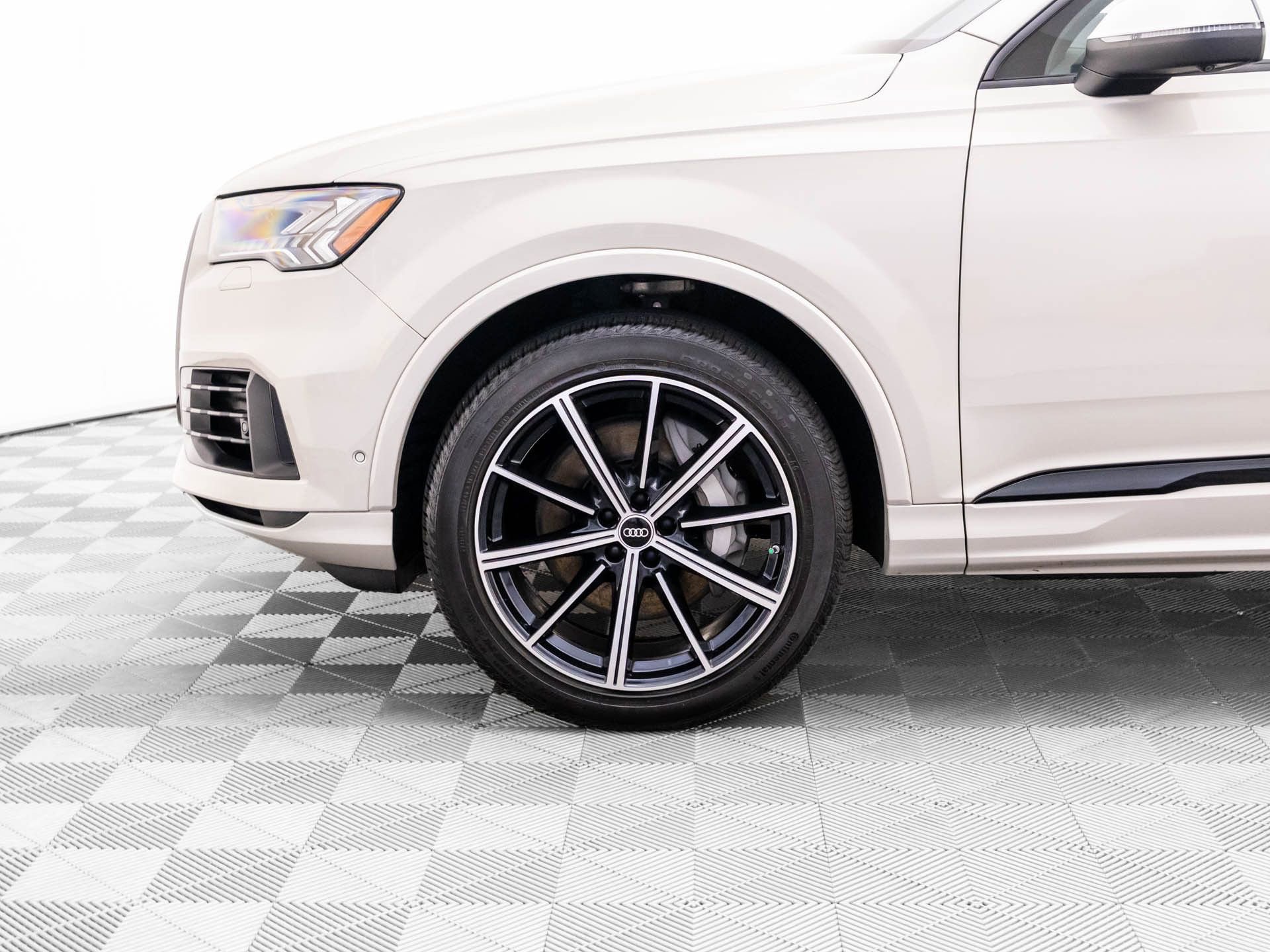 Used 2023 Audi Q7 3.0T Premium Plus image 32