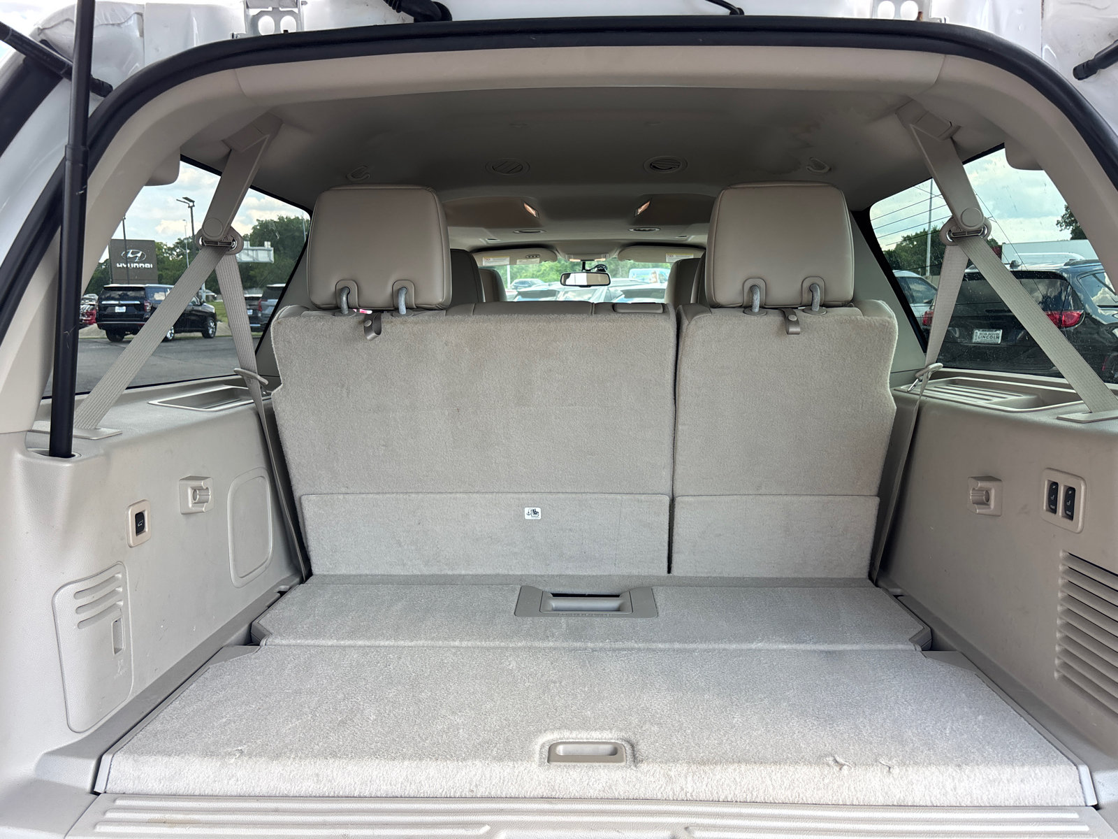 Used 2014 Lincoln Navigator L 4WD image 9