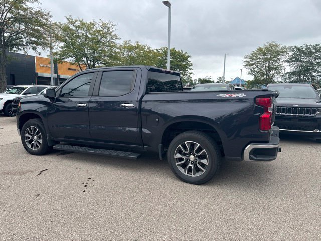 Used 2022 Chevrolet Silverado 1500 LT AWD/4WD image 3