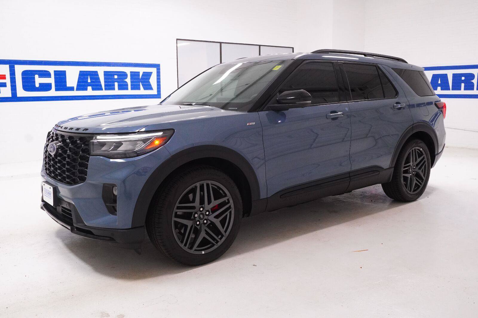 Used 2025 Ford Explorer ST-Line w/ Premium Package RWD image 37