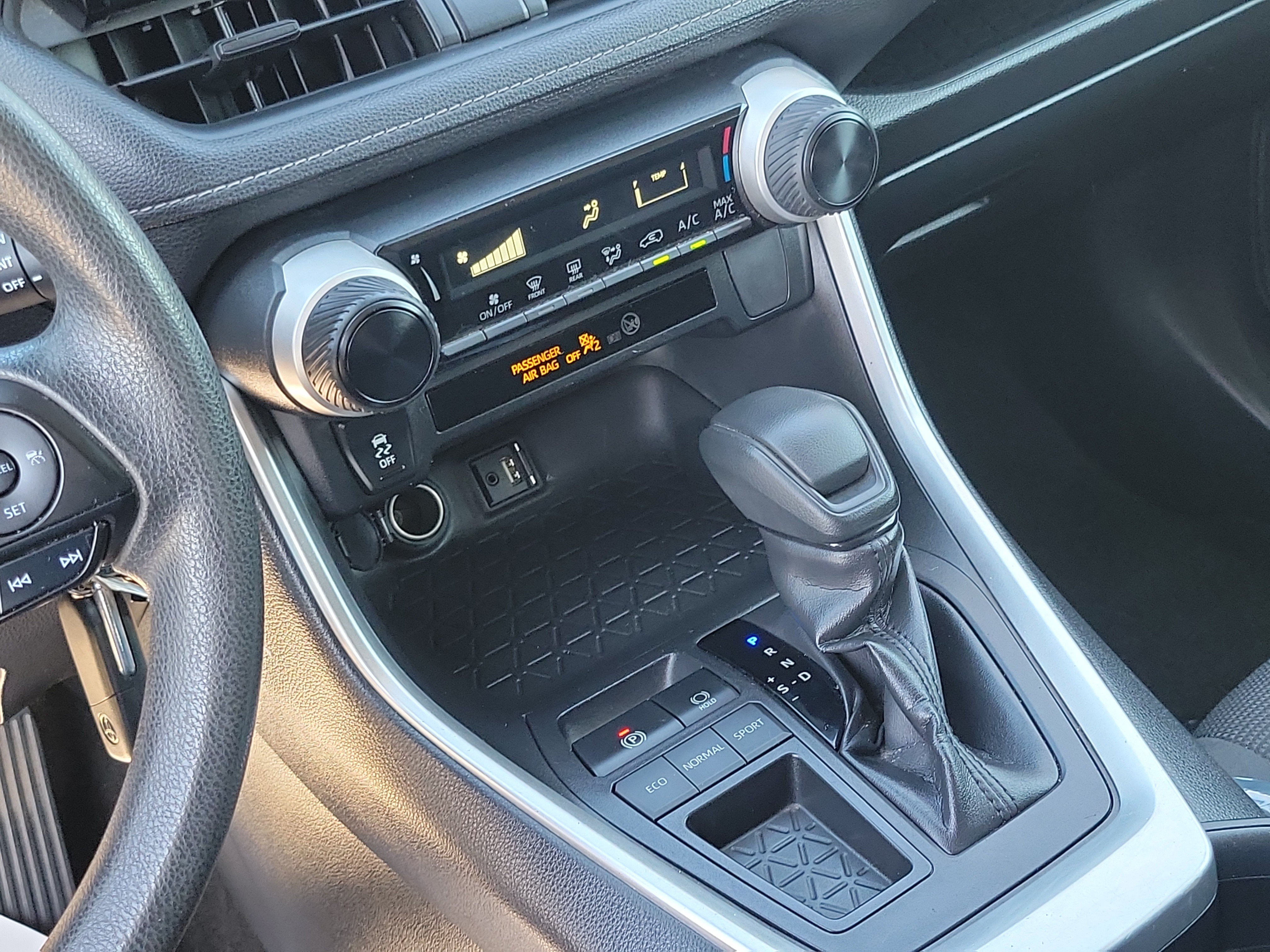Used 2019 Toyota RAV4 LE w/ Carpet Mat Package FWD image 15