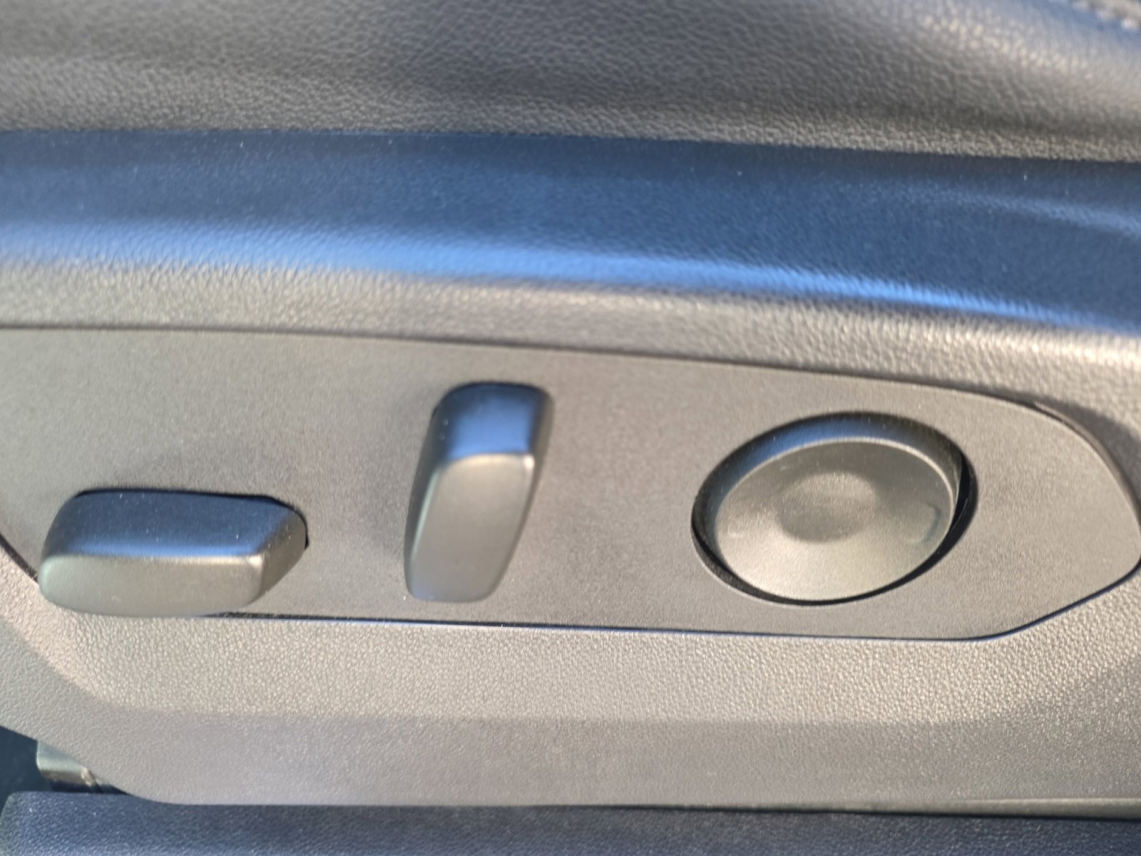 Used 2024 GMC Sierra 1500 SLT image 13