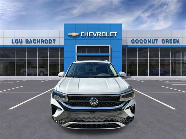 Used 2024 Volkswagen Taos SE image 3