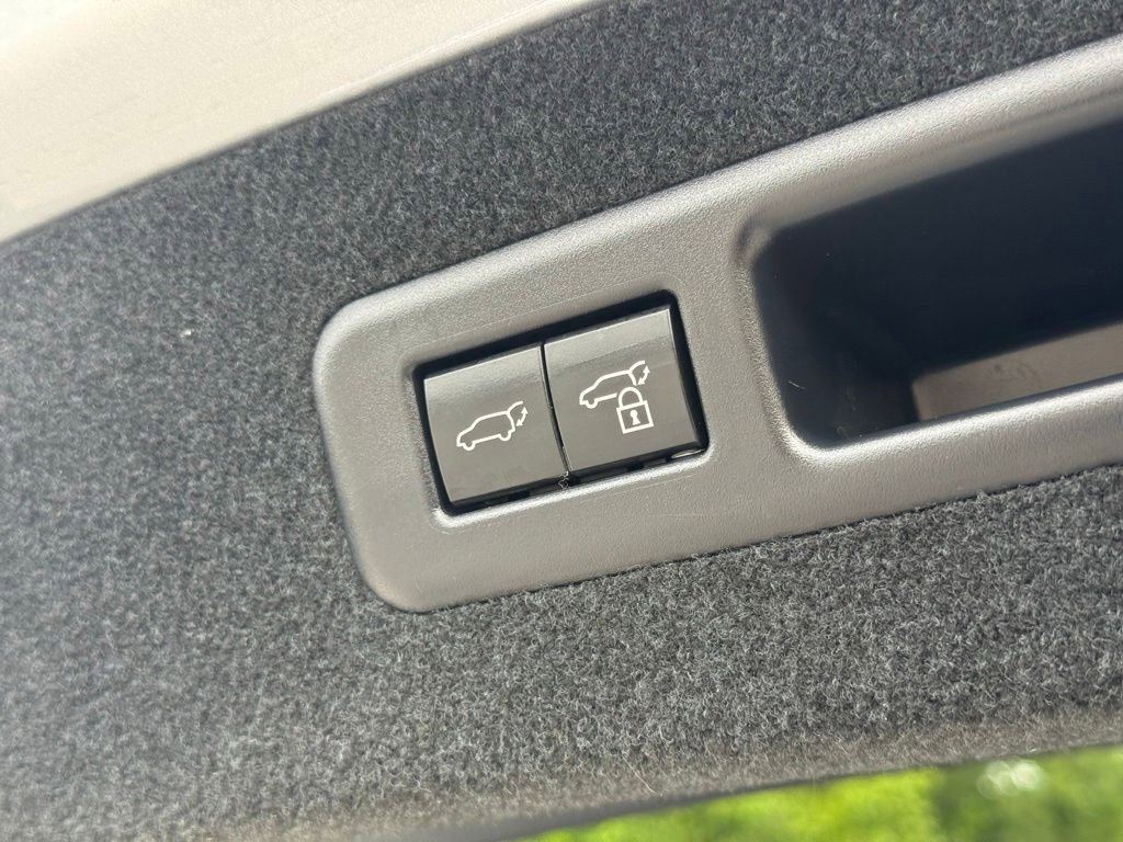 Certified 2022 Lexus RX 350L Luxury w/ Accessory Package (Z1) FWD image 17