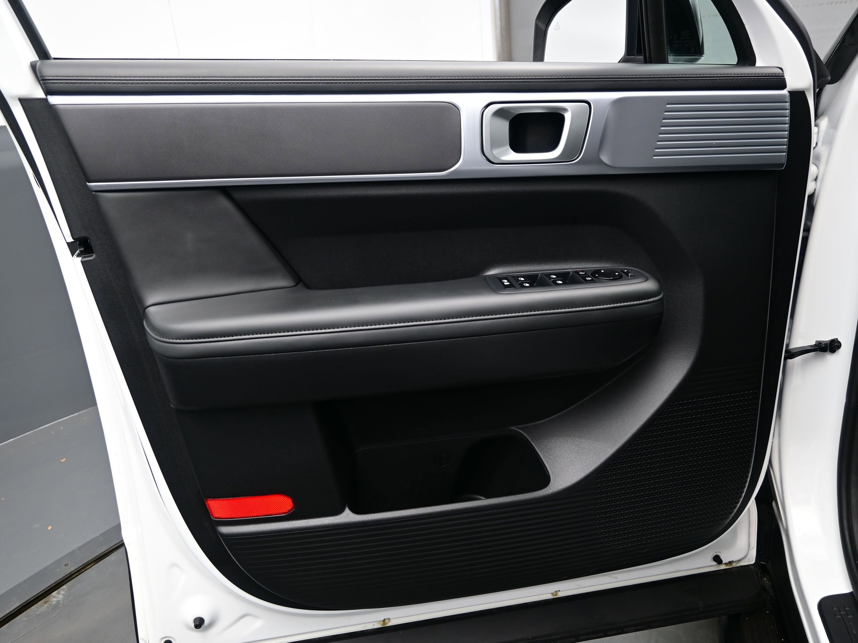 Used 2025 Hyundai Santa Fe XRT image 9