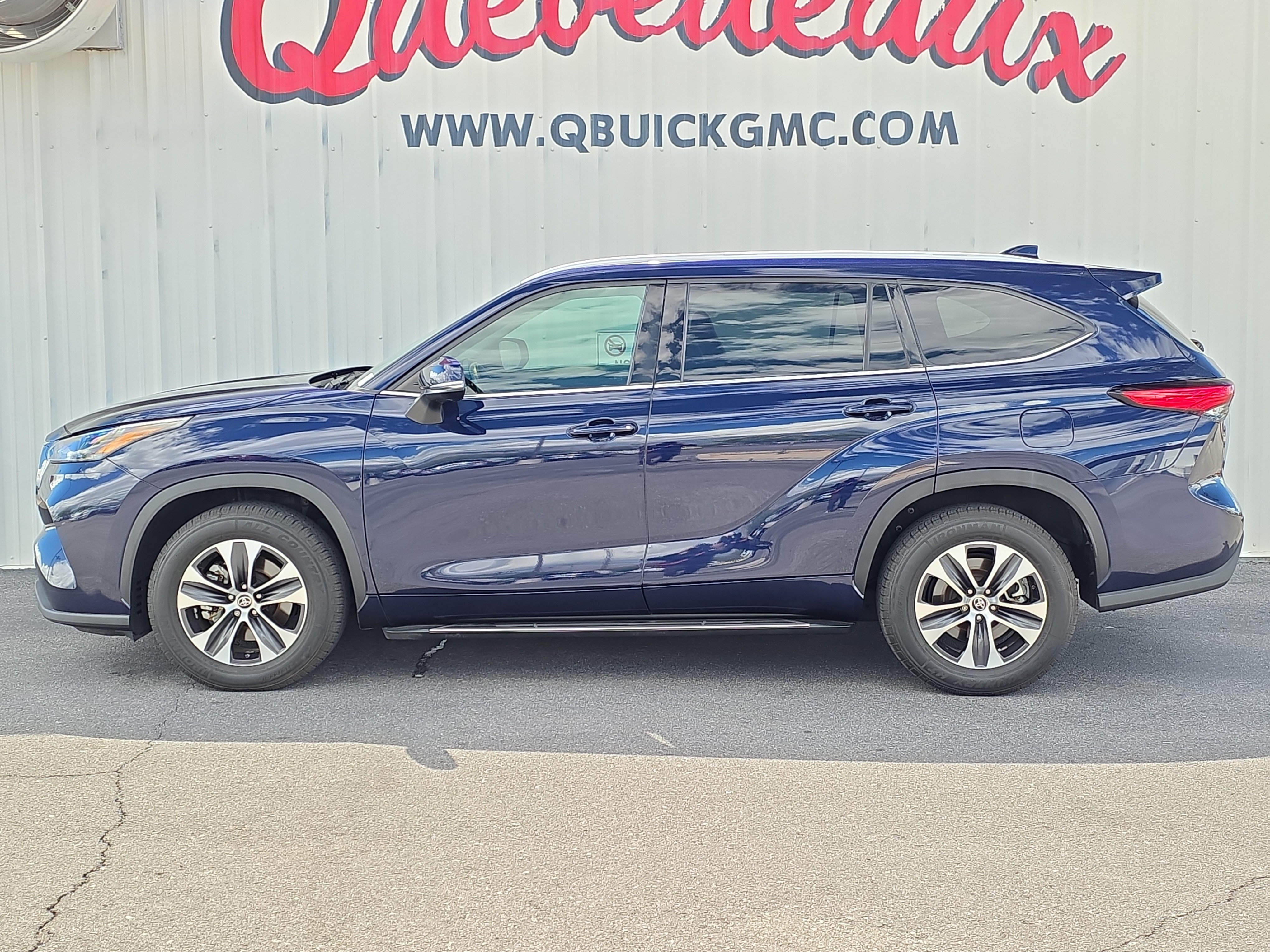 Used 2022 Toyota Highlander XLE FWD image 4