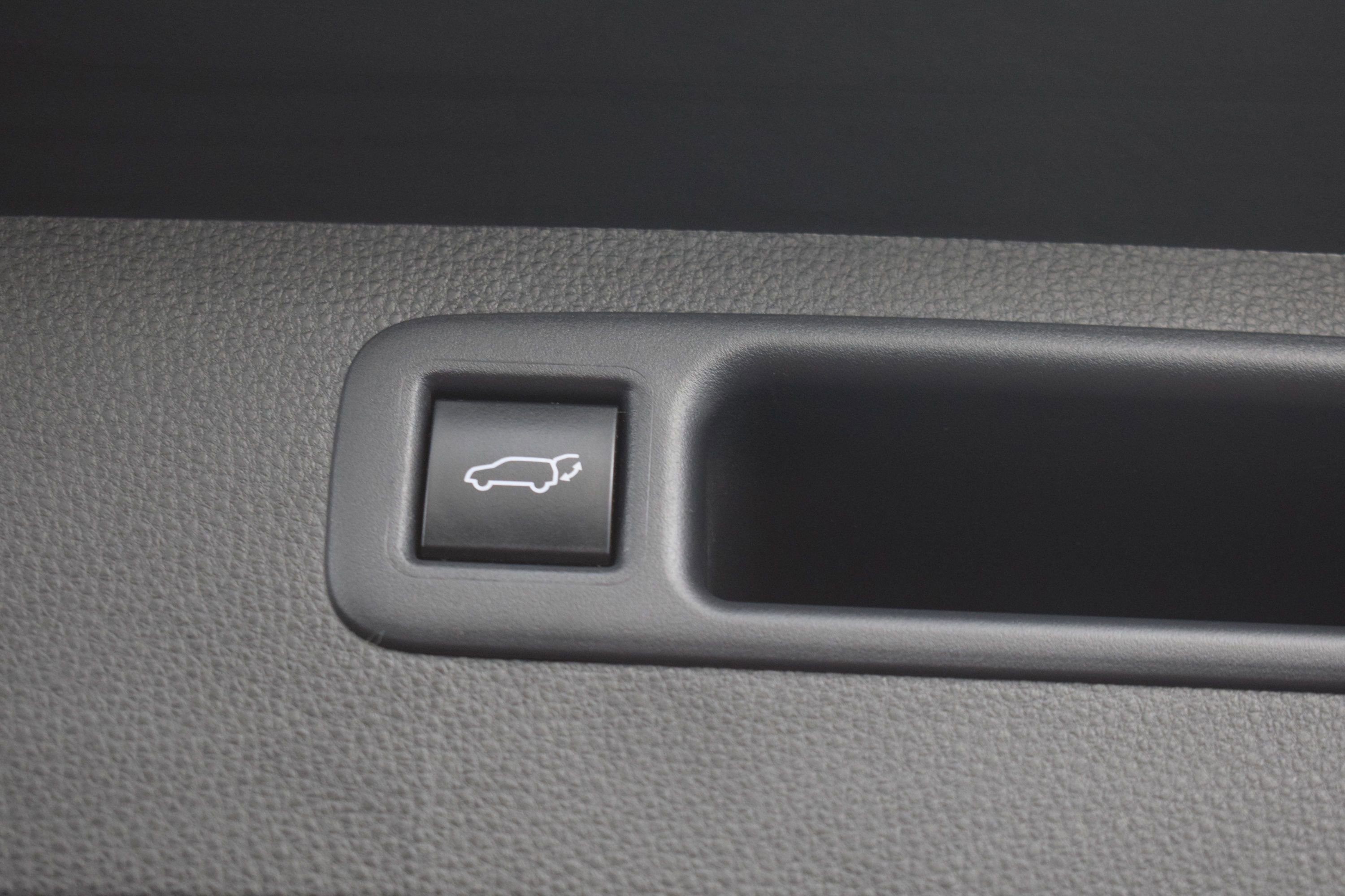 Used 2021 Toyota Highlander XLE AWD/4WD image 13